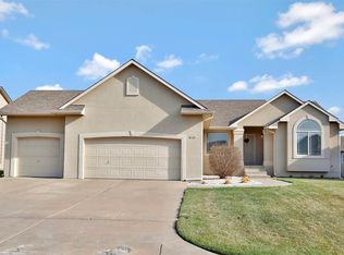 8110 W Havenhurst Cir, Wichita, KS 67205