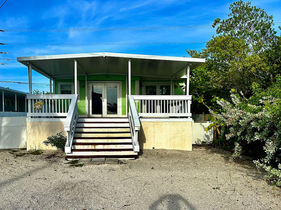 100 Sunset Ln