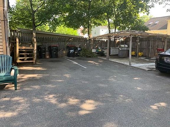 4th image of 786 Warren Ave