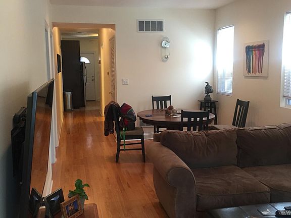 4th image of 2649 N Avers Ave #1