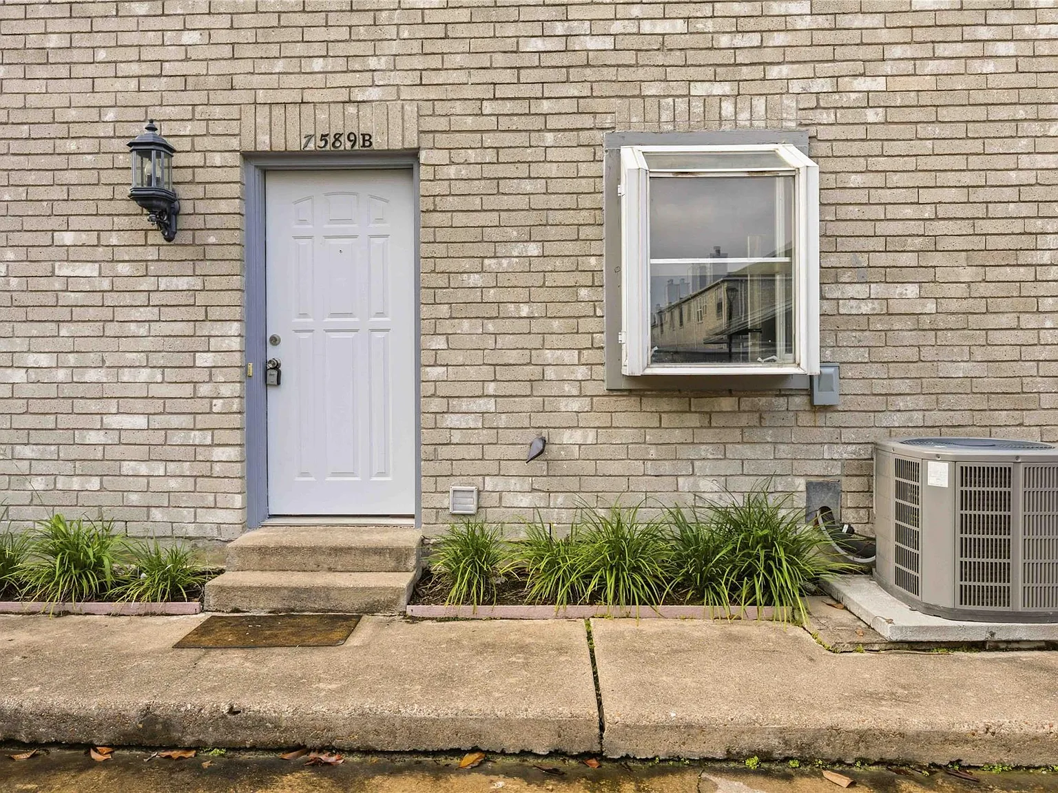2 bed, 2.5 bath, 1368 sqft, $1,600 — Photo 2