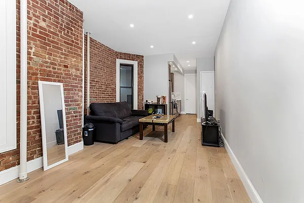 Rented by Tosh Marks Property Group | media 11