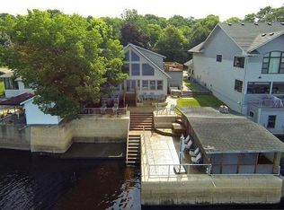 525 Lake St N, Prescott, WI 54021