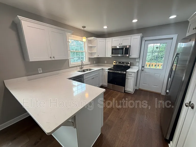 445 S 14th St — Photo 2