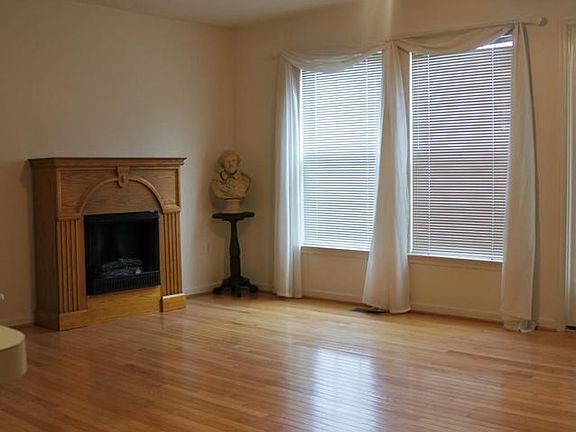 Family Room Off Kitchen!