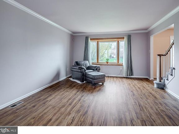 4th image of 578 Parkview Way