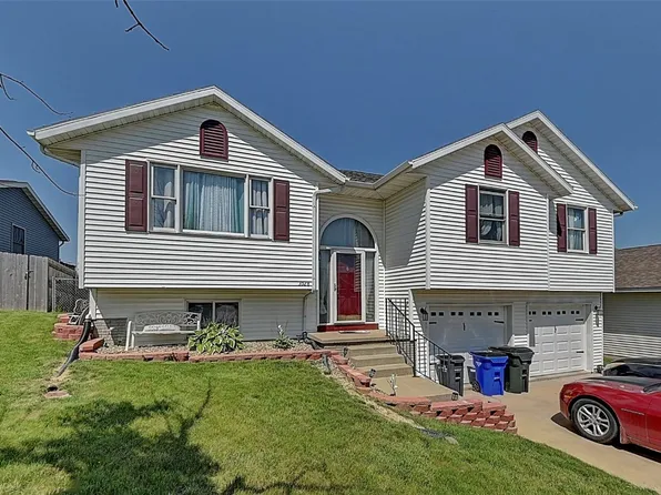 3528 King Dr SW, Cedar Rapids, IA 52404