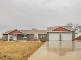 203 28th St, Spirit Lake, IA 51360