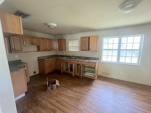 2nd image of 804 Lynn St