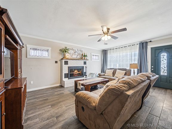 3rd image of 306 S A St