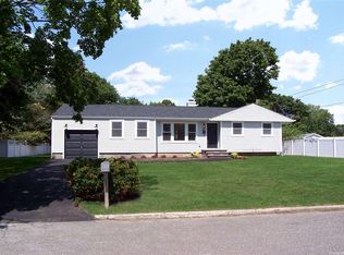 7 Newport Dr, Port Jefferson Station, NY 11776