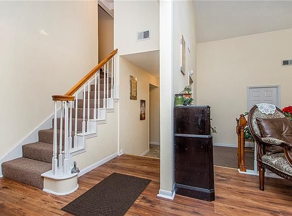 5th image of 425 Portsmouth Dr