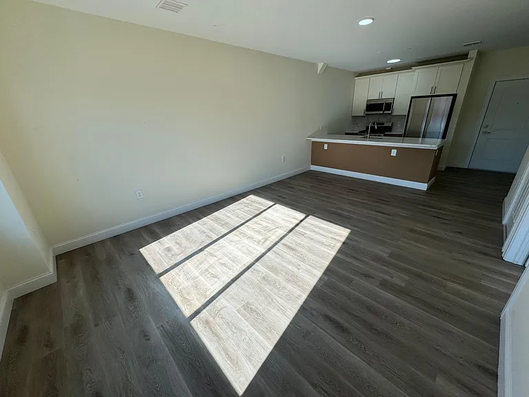 668 Communipaw — Photo 24