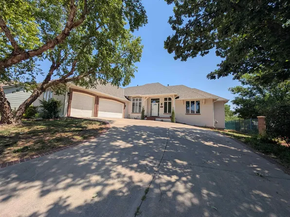 8253 E Oxford Ct, Wichita, KS 67226