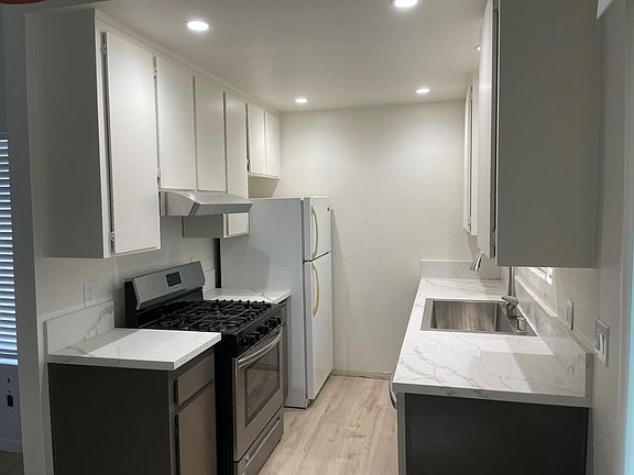 2nd image of 3762 Villa Ter #4