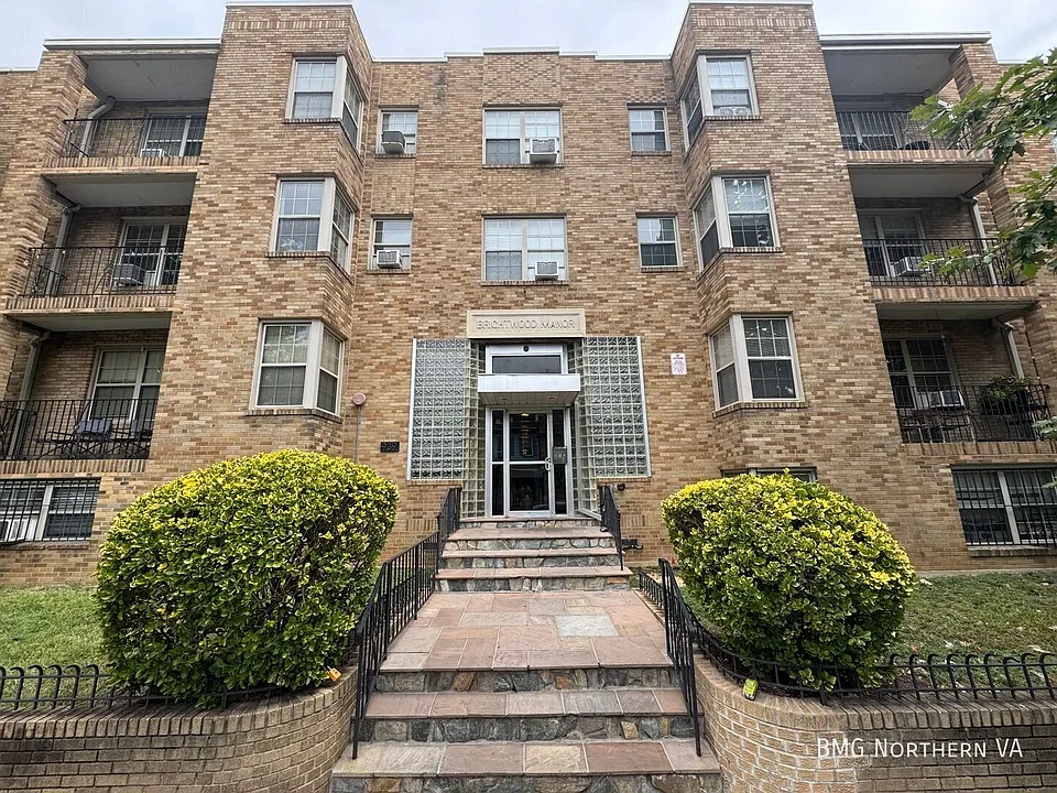 939 Longfellow St NW #311
