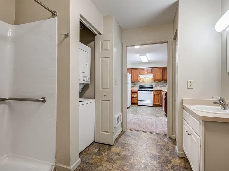 Greenwood Cove Apartment Homes — Photo 13