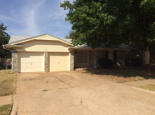 431 W Hillcrest Dr, Mustang, OK 73064