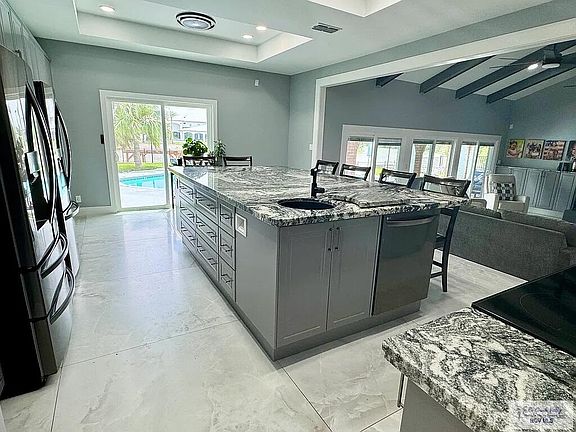 5th image of 709 Escandon Ave