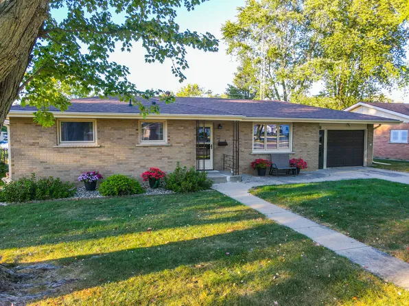 740 Bishop Ct, Bradley, IL 60915