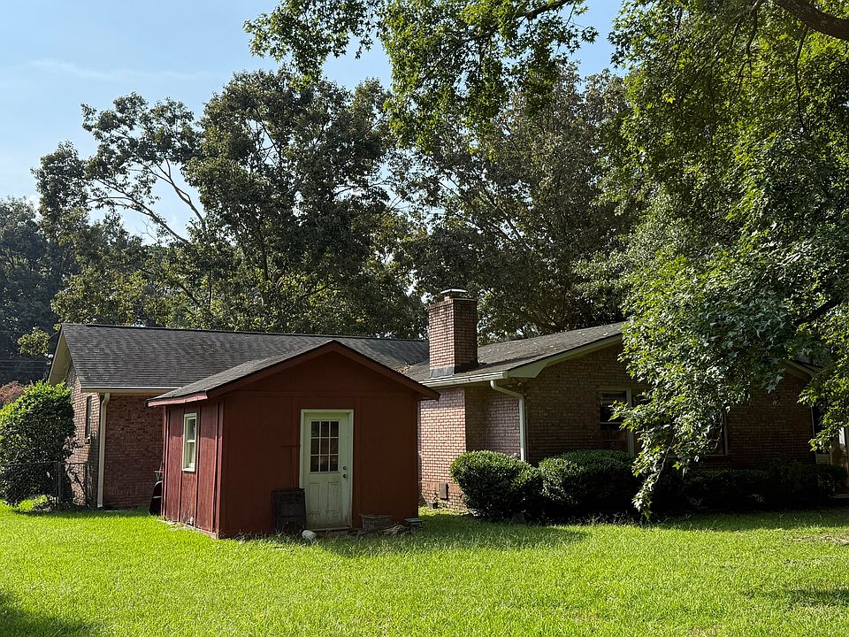 2nd image of 2209 Wood Ave