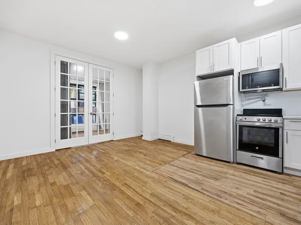 136 Cornelia Street image 6 of 17