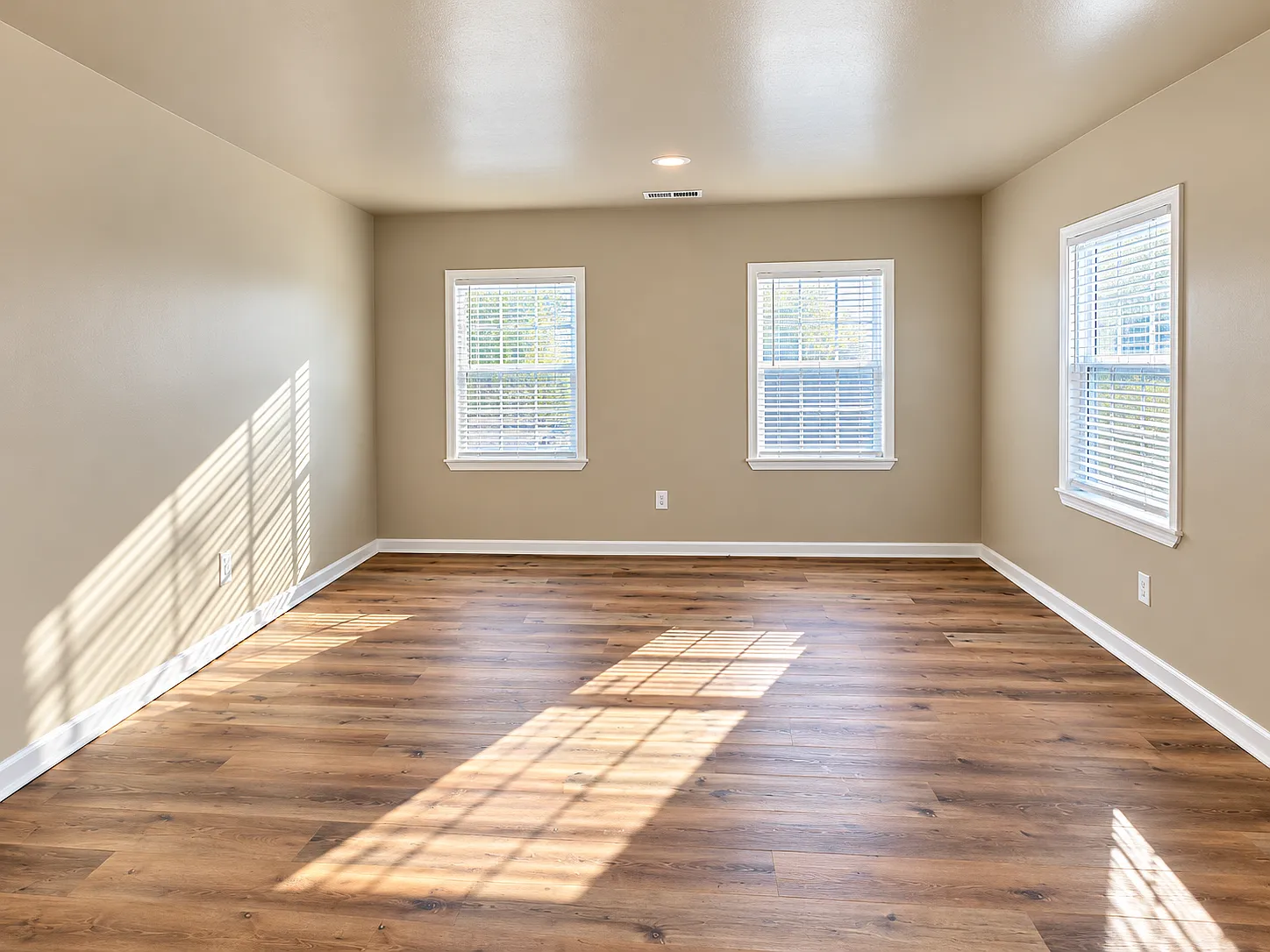 3 bed, 1142 sqft, $1,600 — Photo 2