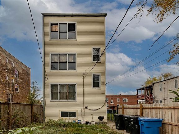 4th image of 545 N Lawndale Ave