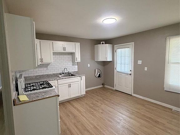 5th image of 37 Westwood Dr