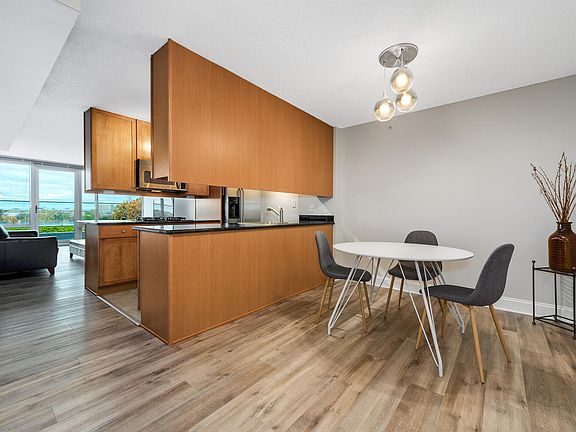 3rd image of 9715 Woods Dr Unit 807