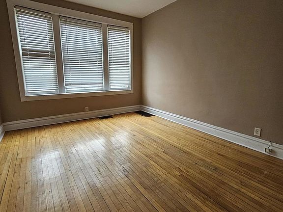4th image of 2251 S Kirkland Ave