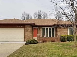 43452 Vinsetta Dr, Sterling Heights, MI 48313