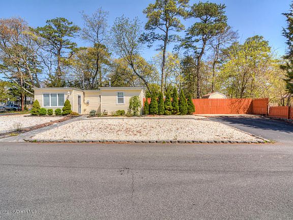 2nd image of 10 Cedar Dr