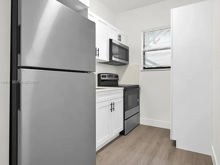 638 SW 21st Ave #1 — Photo 8