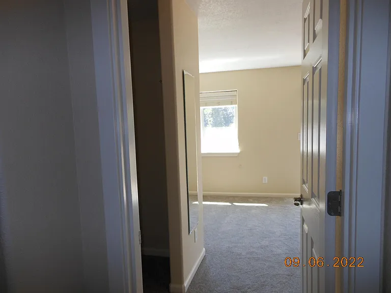 400 Walnut Way — Photo 6