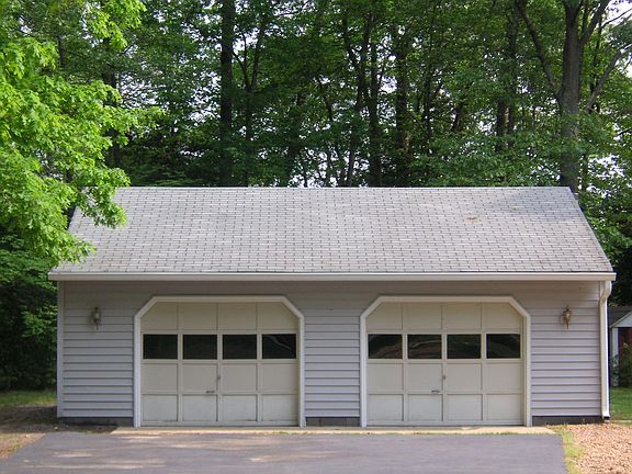 700 sq.ft. GARAGE!