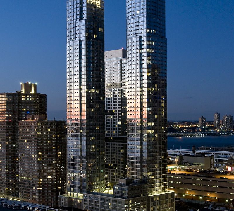 2nd image of 620 W 42nd St APT S52e