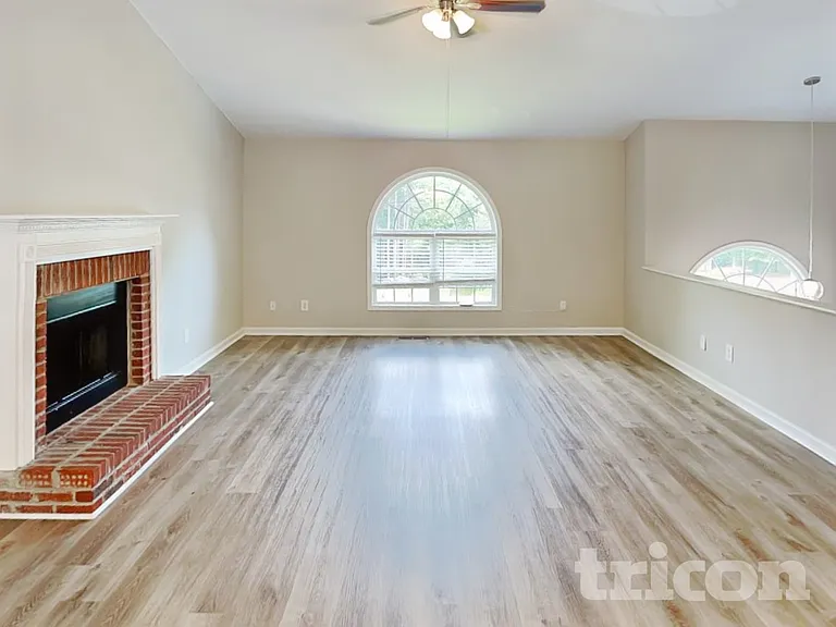 676 Eagles Nest Cir — Photo 2