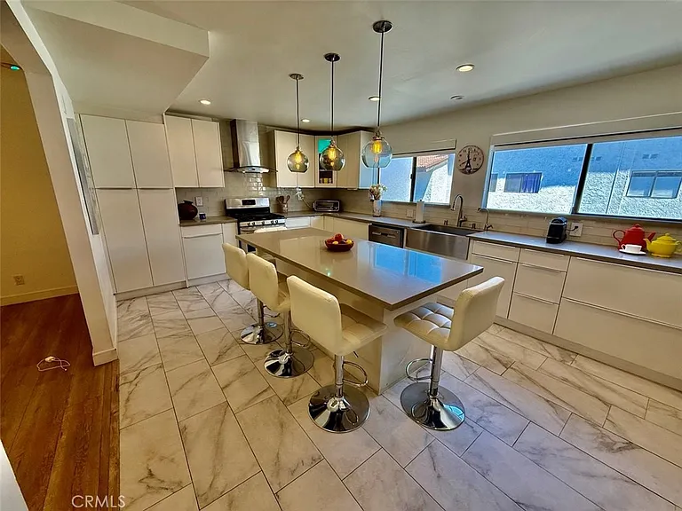 21545 Erwin St #105 — Photo 8