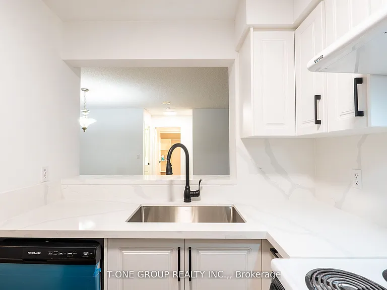 29 Pemberton Ave #605 — Photo 1