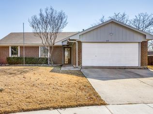617 Haymeadow Dr, Grand Prairie, TX 75052