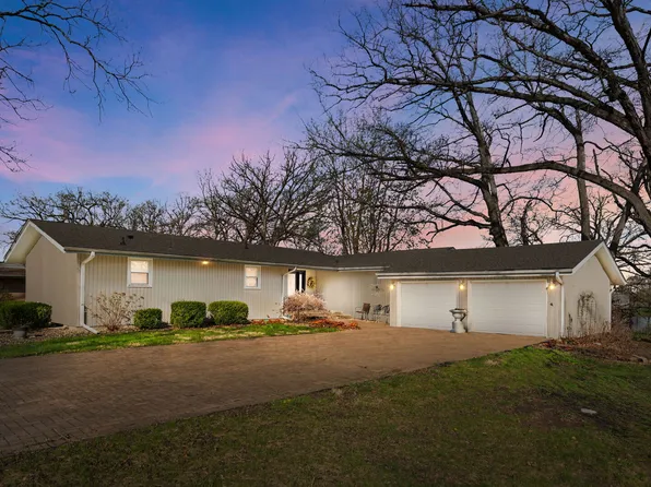 5911 Muriel Ln, Saint Anne, IL 60964