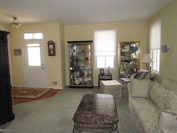 4th image of 3851 Andover Ave