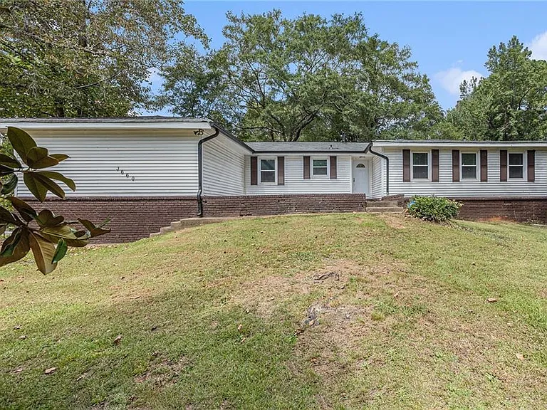 3660 Eagle Woods Cir — Photo 1