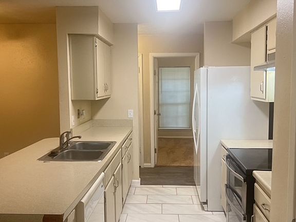 2nd image of 421 Stonecreek Dr