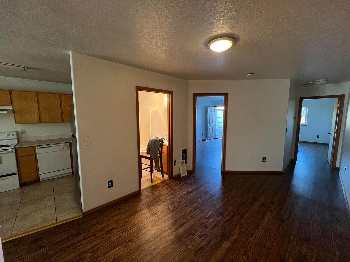 Building Photo - 1228 NE 84th Ave #4