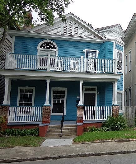 Front House/ Apt A Upper Unit