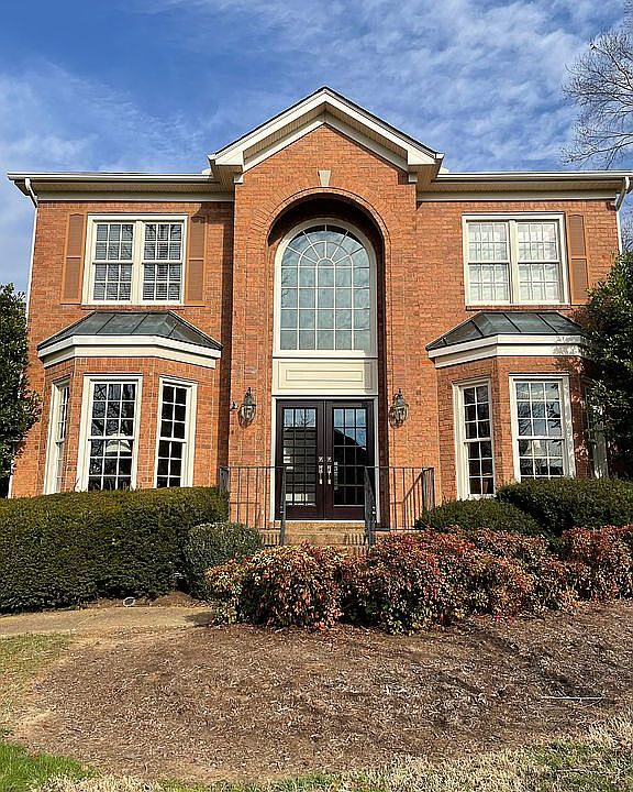 1st image of 910 Briarwood Crst