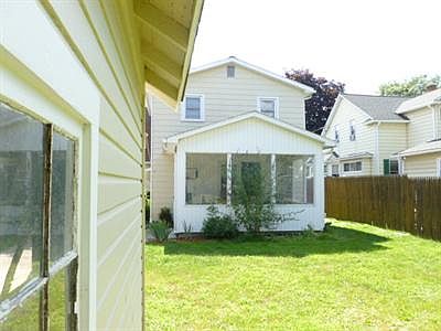 3rd image of 926 Bridgman St