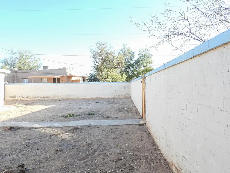 2639 N Fontana Ave — Photo 9